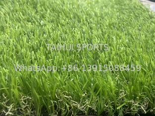 Sports en plein air Tapis en gazon artificiel Tapis vert avec trous de drainage Densité 21000
