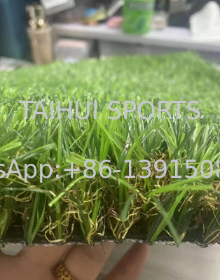 Céréales synthétiques de 40 mm de hauteur Céréales de football pour les écoles Céréales artificielles en rouleau vert Céréales artificielles tapis pour terrain de football