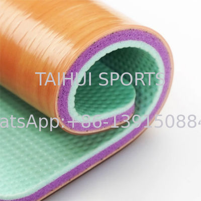 Sol sportif en PVC super résistant à l'usure, antidérapant et imperméable pour terrains de basket-ball, de volley-ball et de badminton