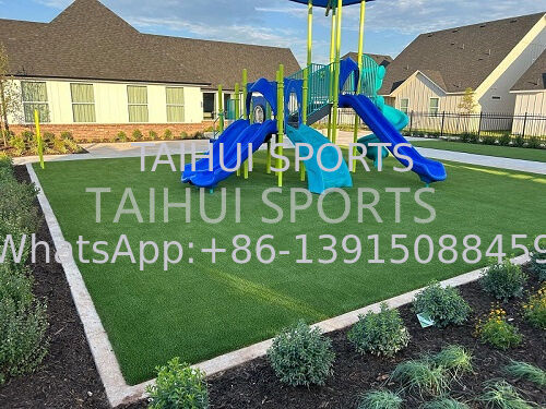 Pad de choc pour terrain de jeu certifié HIC/CFH d'une épaisseur de 10 à 100 mm pour une absorption supérieure des chocs