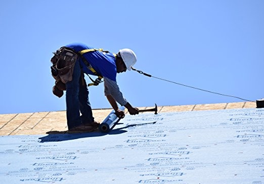 Parement de choc en mousse imperméable à l'eau Sous-couche de toiture synthétique sur mesure imprimée avec film d'aluminium 2